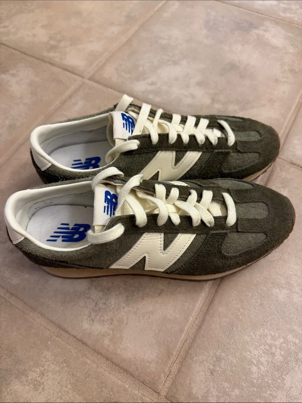 New Balance 471 M 7.5, W 9 Olive Suede & Cream Accent Sneakers